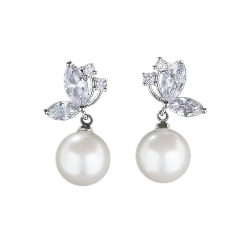 Orecchini farfalla perla strass