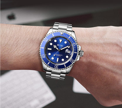 Orologio calendario con lente