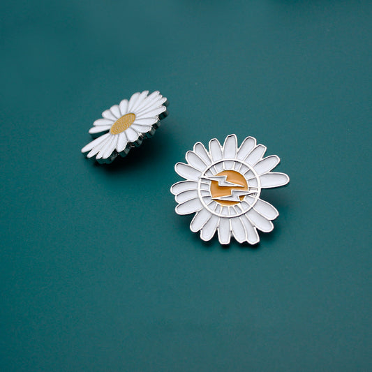 Spilla girasole con badge