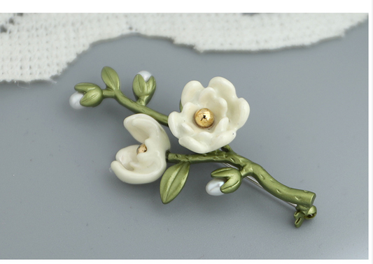 Spilla magnolia bianca