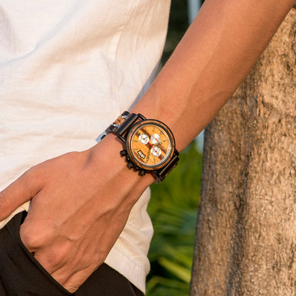 Orologio da uomo in legno luminoso