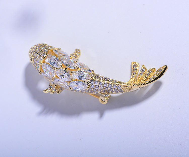 Spilla carpa koi con zircone