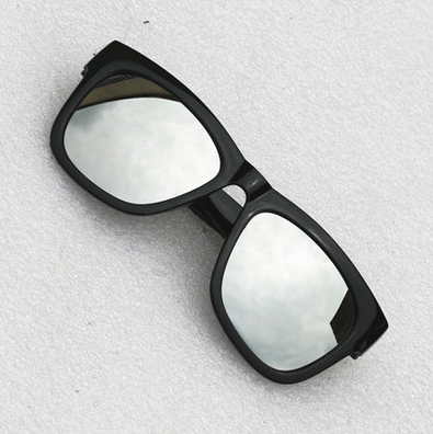 Occhiali da sole squadrati lenti specchiate