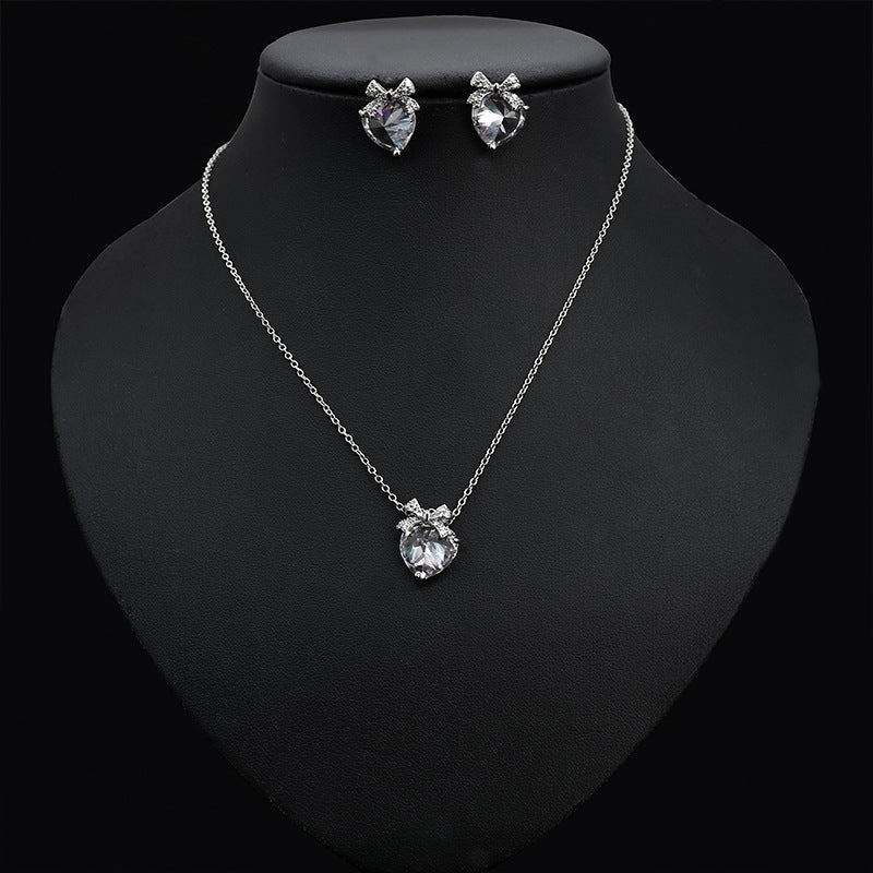 Set Collana e Orecchini con stud