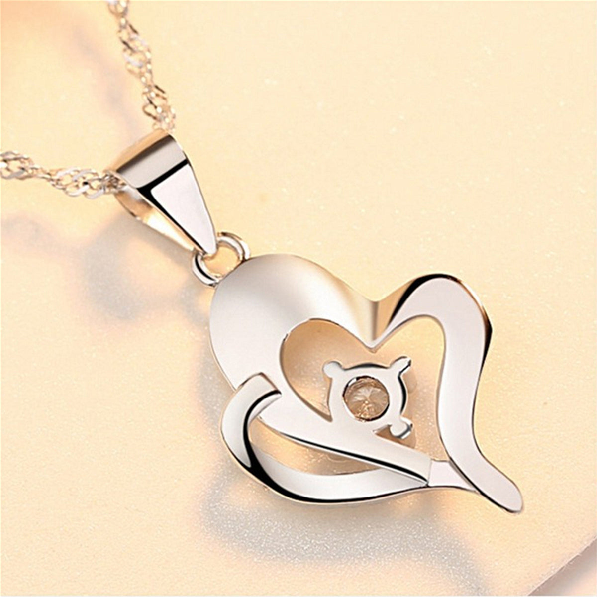 Collana corta pendente cuore