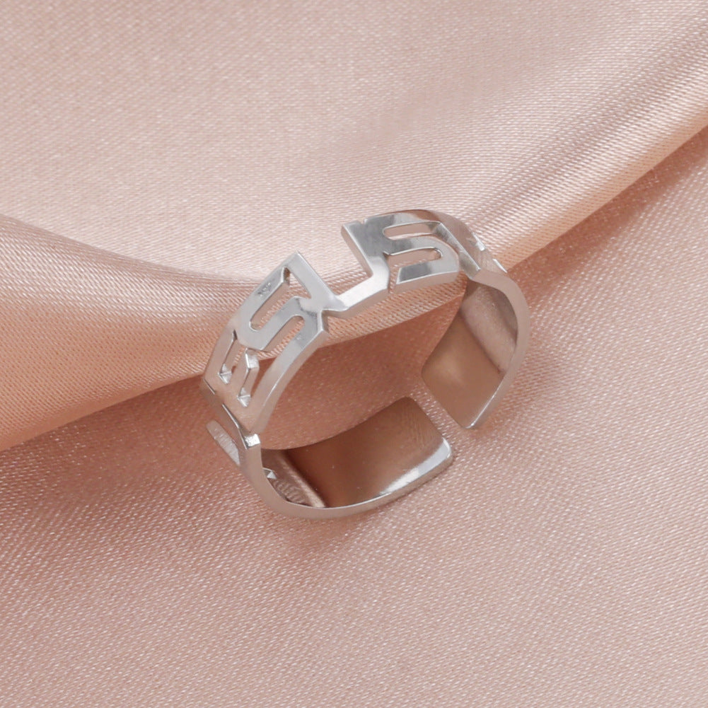 Anello con lettere incise