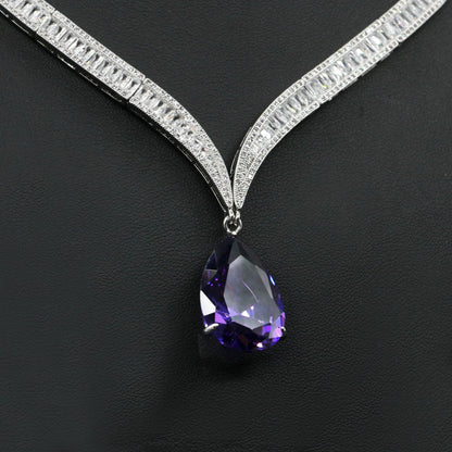 Collana e orecchini a goccia di zircone