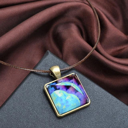 Collana piramide luminescente