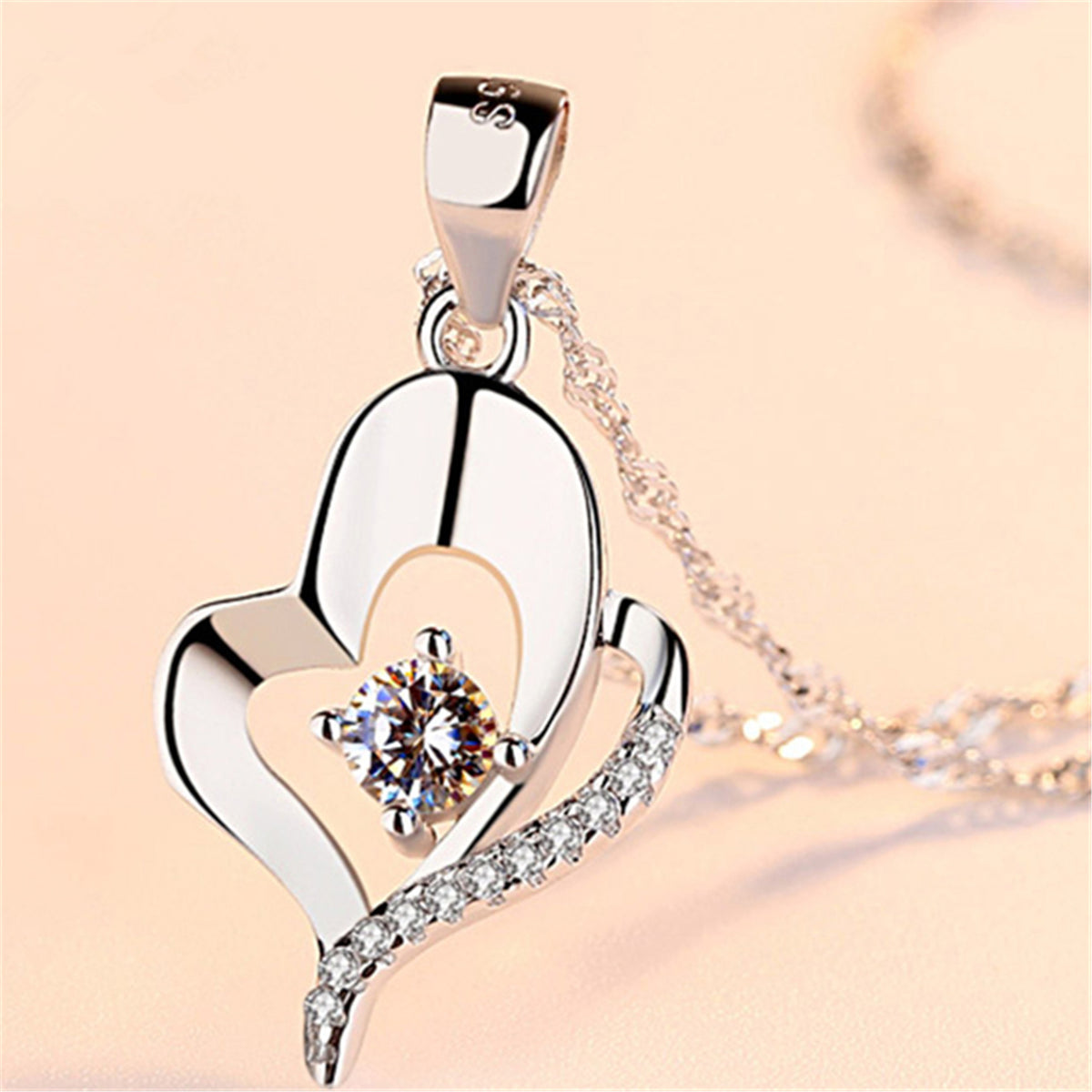 Collana corta pendente cuore