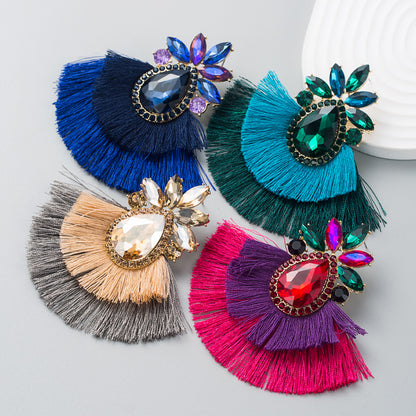 Orecchini boho con nappa e strass