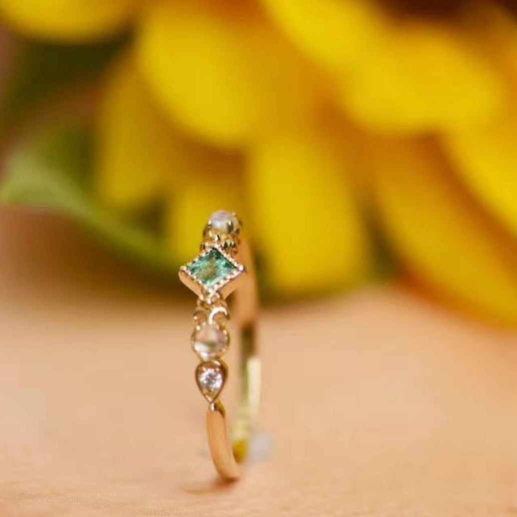 Anello pietra di luna montatura sottile