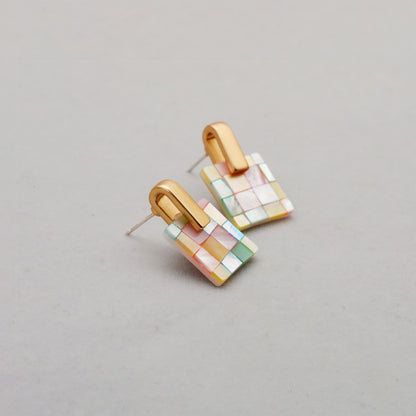 Orecchini conchiglia stile geometrico