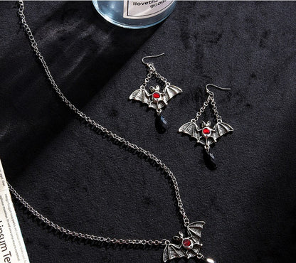 Collana pipistrello nero vistosa