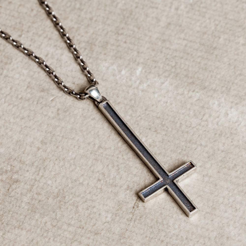 Ciondolo croce invertita argento