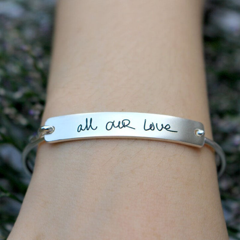 Bracciale con iniziale incisa