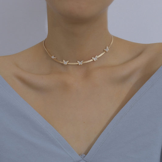 Collana choker farfalla con catena piatta