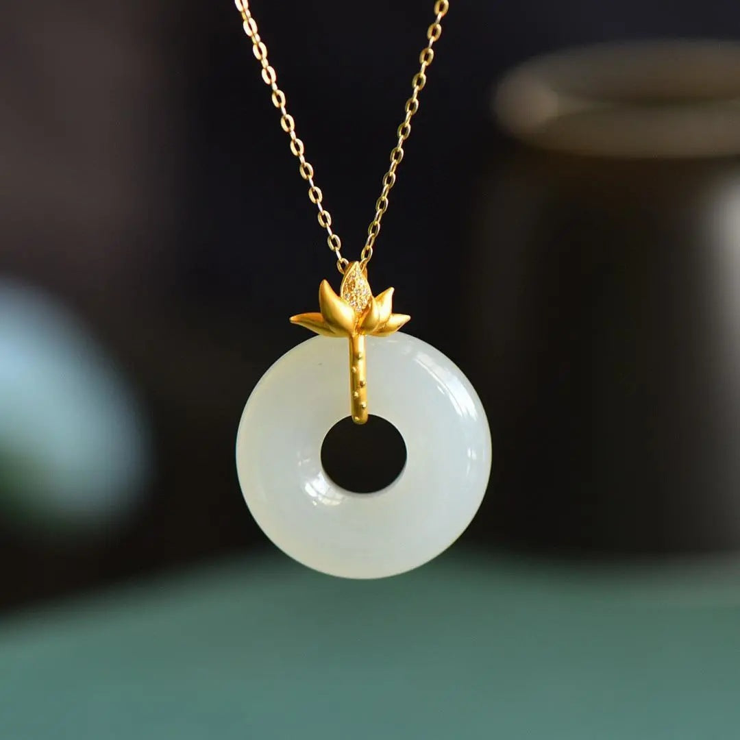 Collana pendente fiore di loto dorato