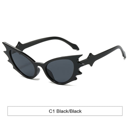 Occhiali cat eye dalla forma vistosa