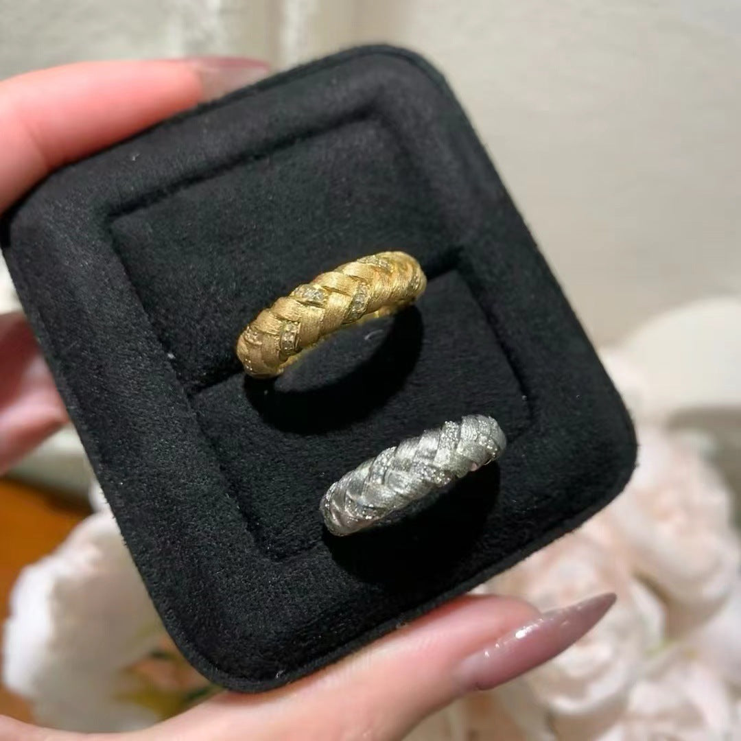 Anello intrecciato spazzolato