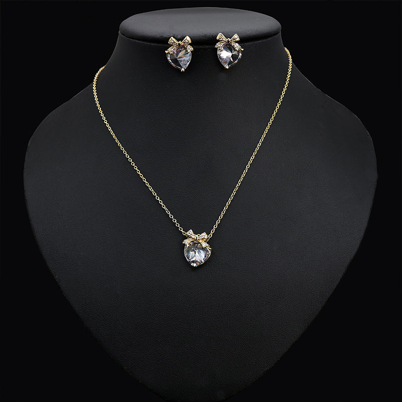 Set Collana e Orecchini con stud