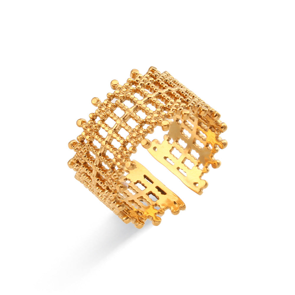 Anello traforato intrecciato
