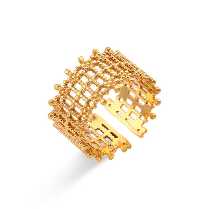 Anello traforato intrecciato