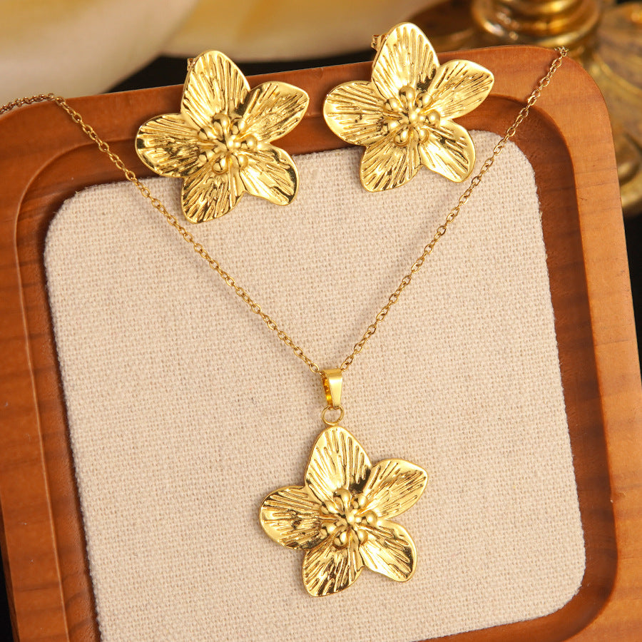 Collana e orecchini floreali