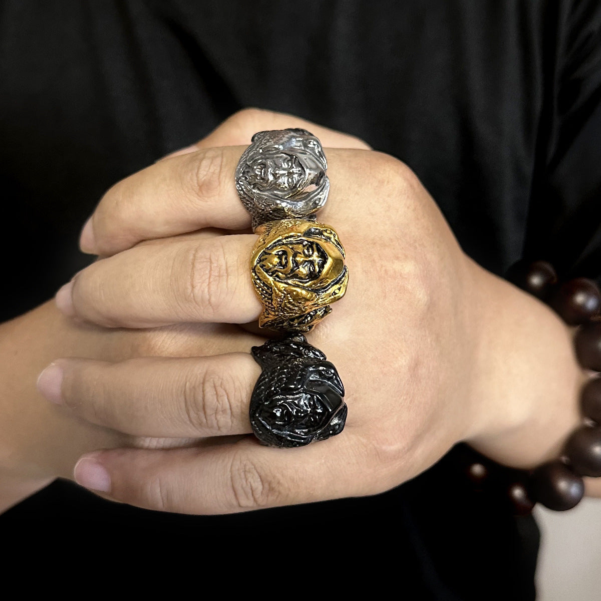 Anello lupo e rune in titanio