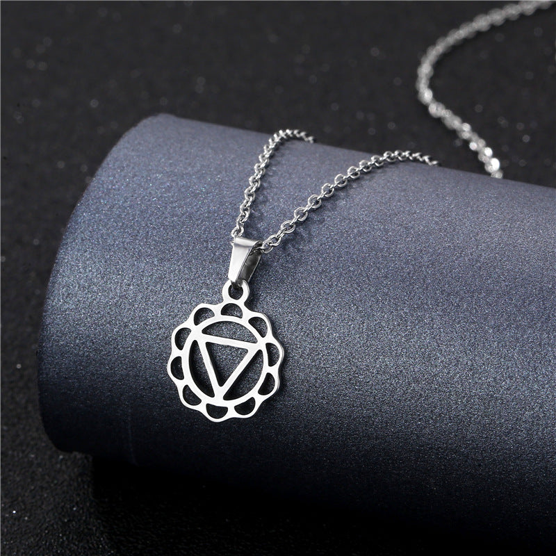 Collana geometrica traforata in acciaio inossidabile