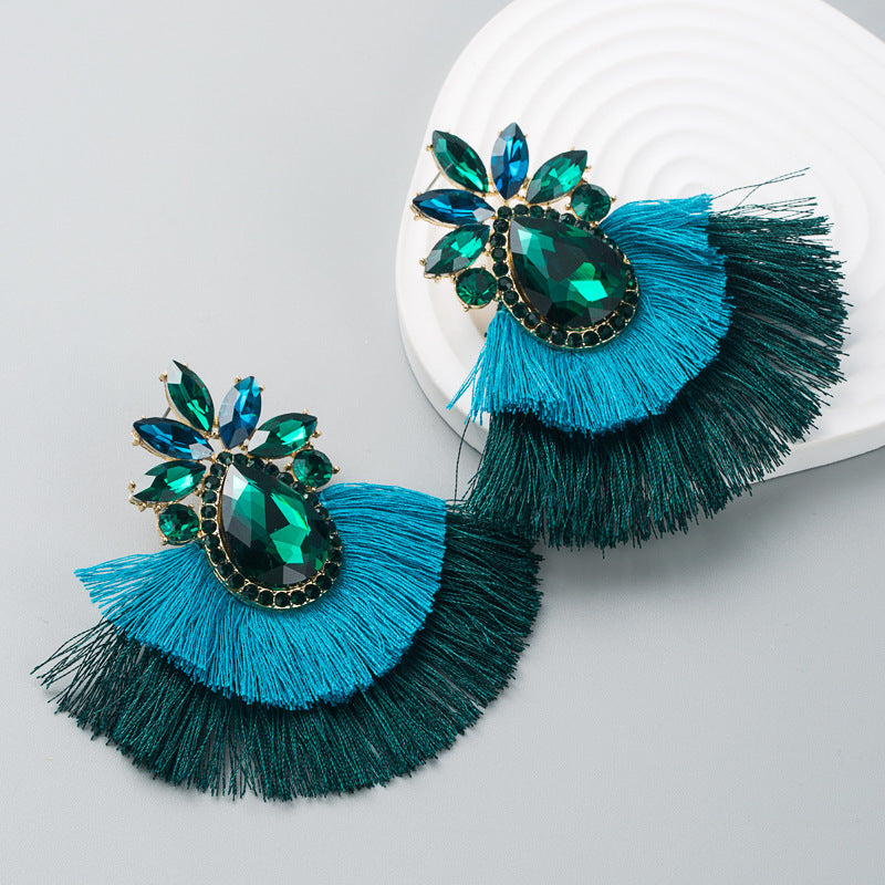 Orecchini boho con nappa e strass