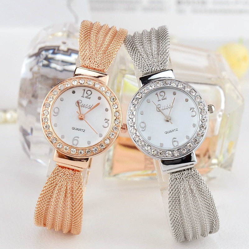 Orologio con cinturino a maglie dorate