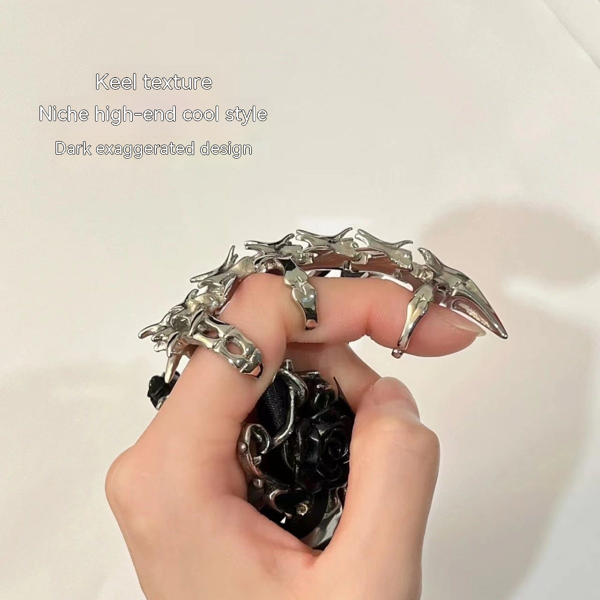 Anello Gotico futuristico