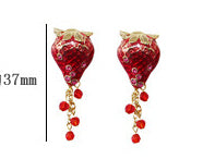 Orecchini fragola smaltati con nappa