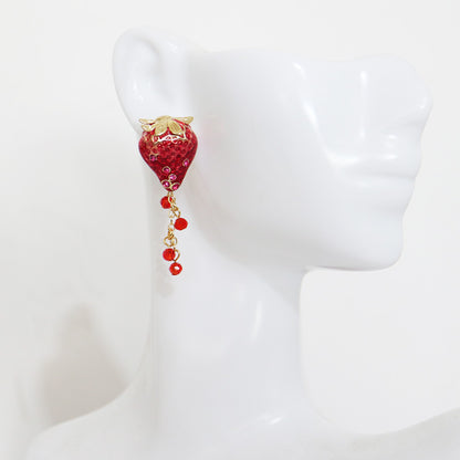 Orecchini fragola smaltati con nappa