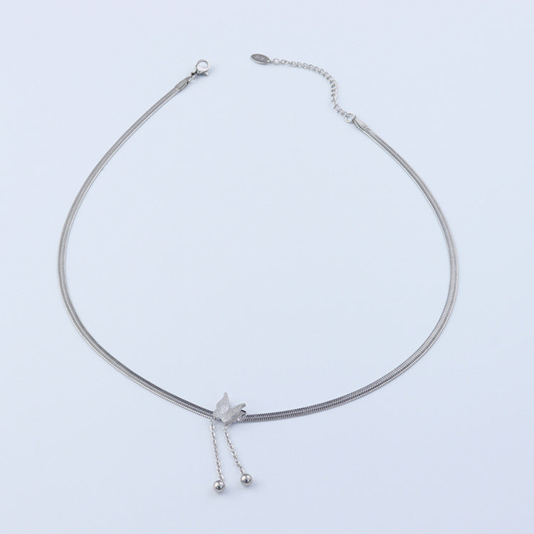 Collana satinata farfalla