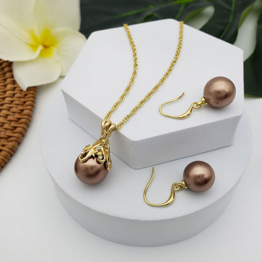Set collana orecchini fiore inciso