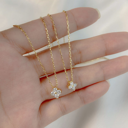 Collana quadrifoglio minimalista