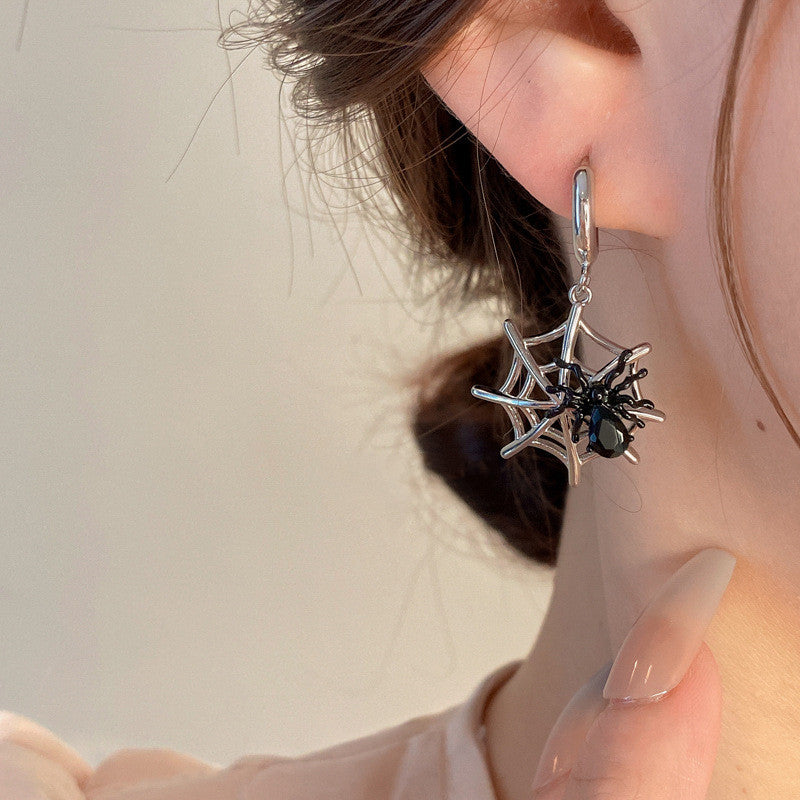 Orecchini geometrici con diamanti
