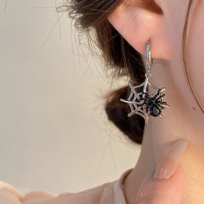 Orecchini geometrici con diamanti