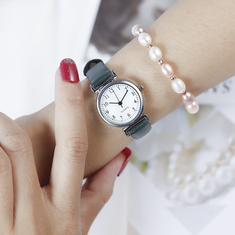 Orologio digitale minimalista quadrante piccolo