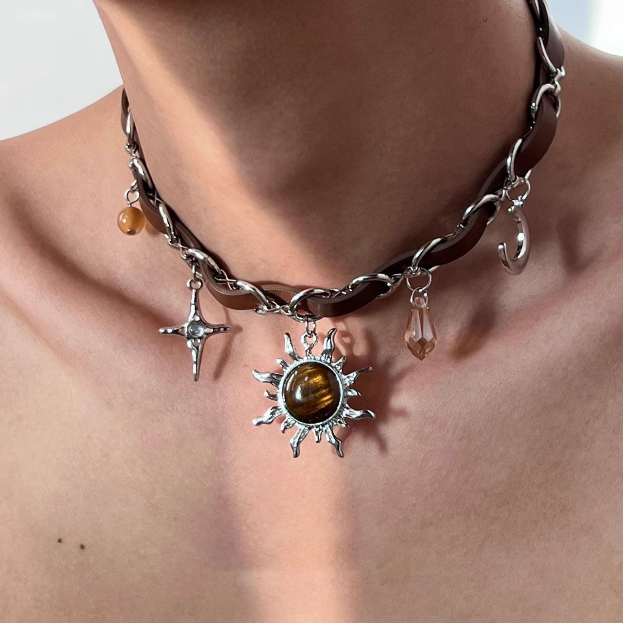 Choker pelle e metallo