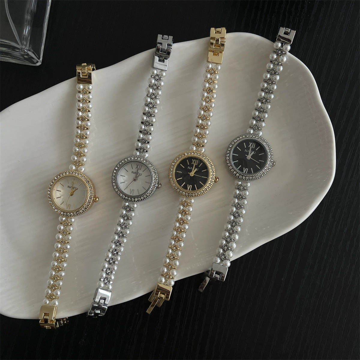 Orologio bracciale con perle classico