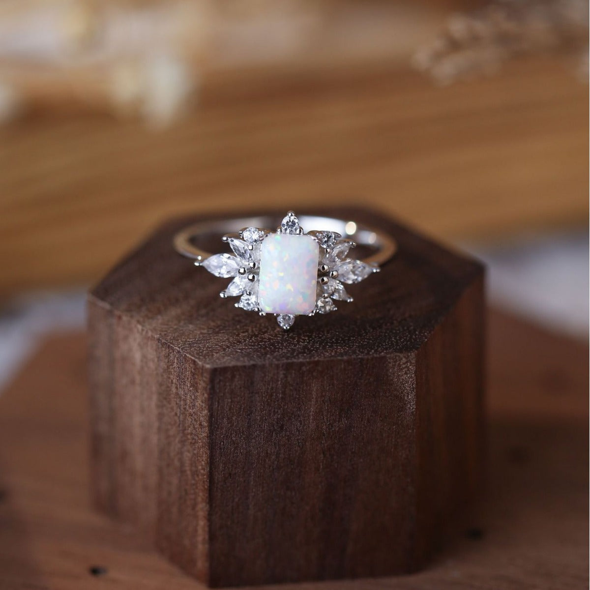 Anello opale quadrato
