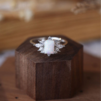 Anello opale quadrato