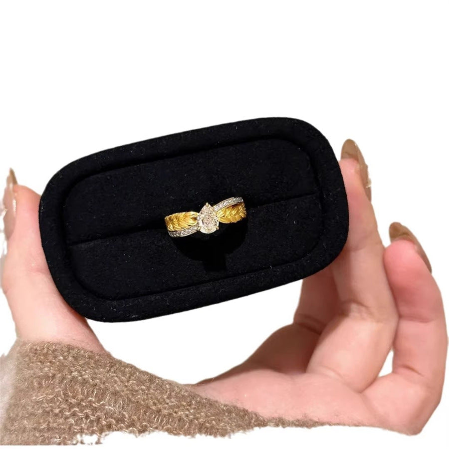Anello goccia zircone intrecciato