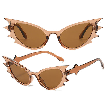 Occhiali cat eye dalla forma vistosa