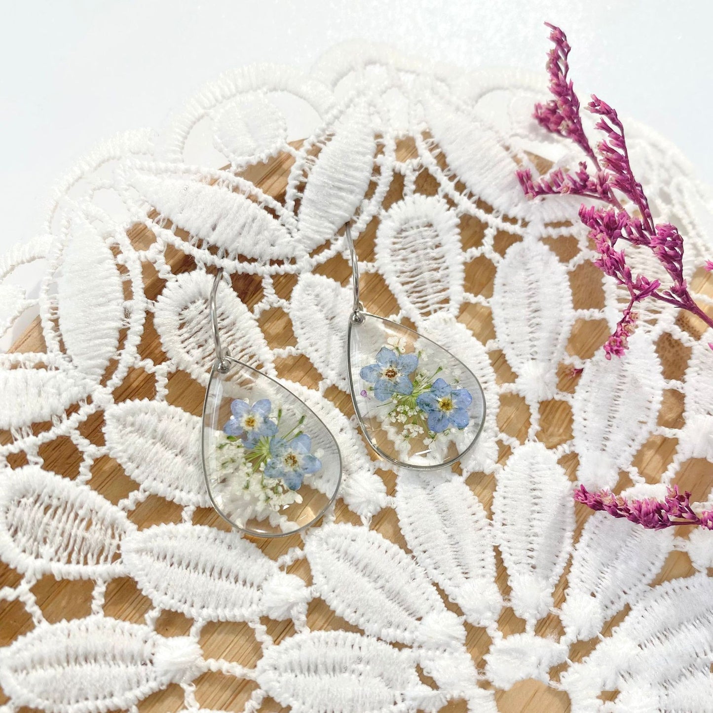 Orecchini fiore in resina naturale