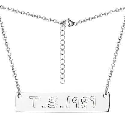 Collana con lettere titanio