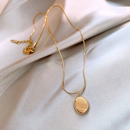 Collana dorata con pendente