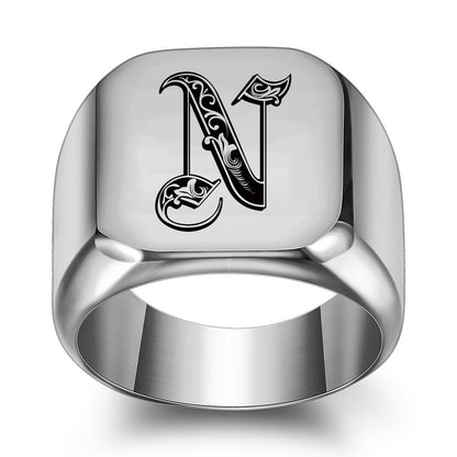 Anello con iniziale in titanio